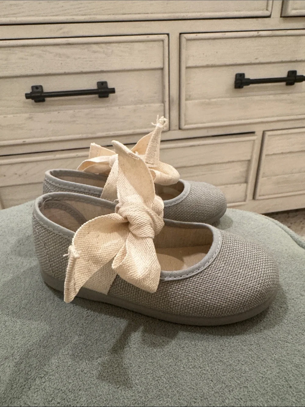 Kids Dress Ballet Flats with Cream Bow - Light Gray